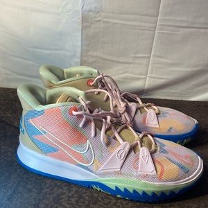 Nike Air Zoom Turbo, 1 world, 1‎ people, Kyrie